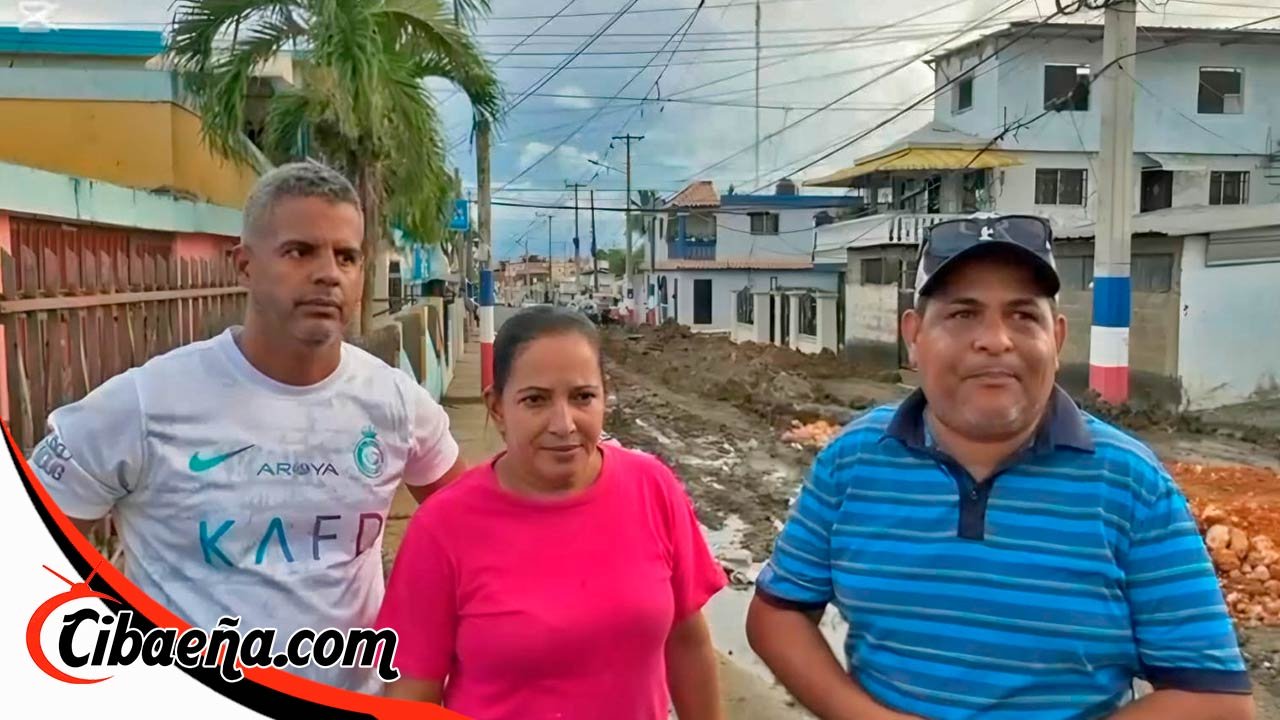 Ayuntamiento e INAPA solucionan estancamiento agua sanitaria en calle José Reyes del sector hermana Mirabal